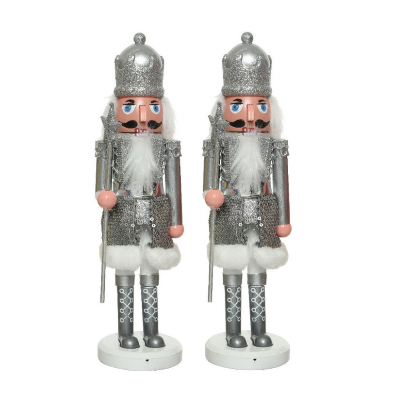 2x stuks kerstbeeldje kunststof notenkraker poppetjes-soldaten zilver 28 cm kerstbeeldjes