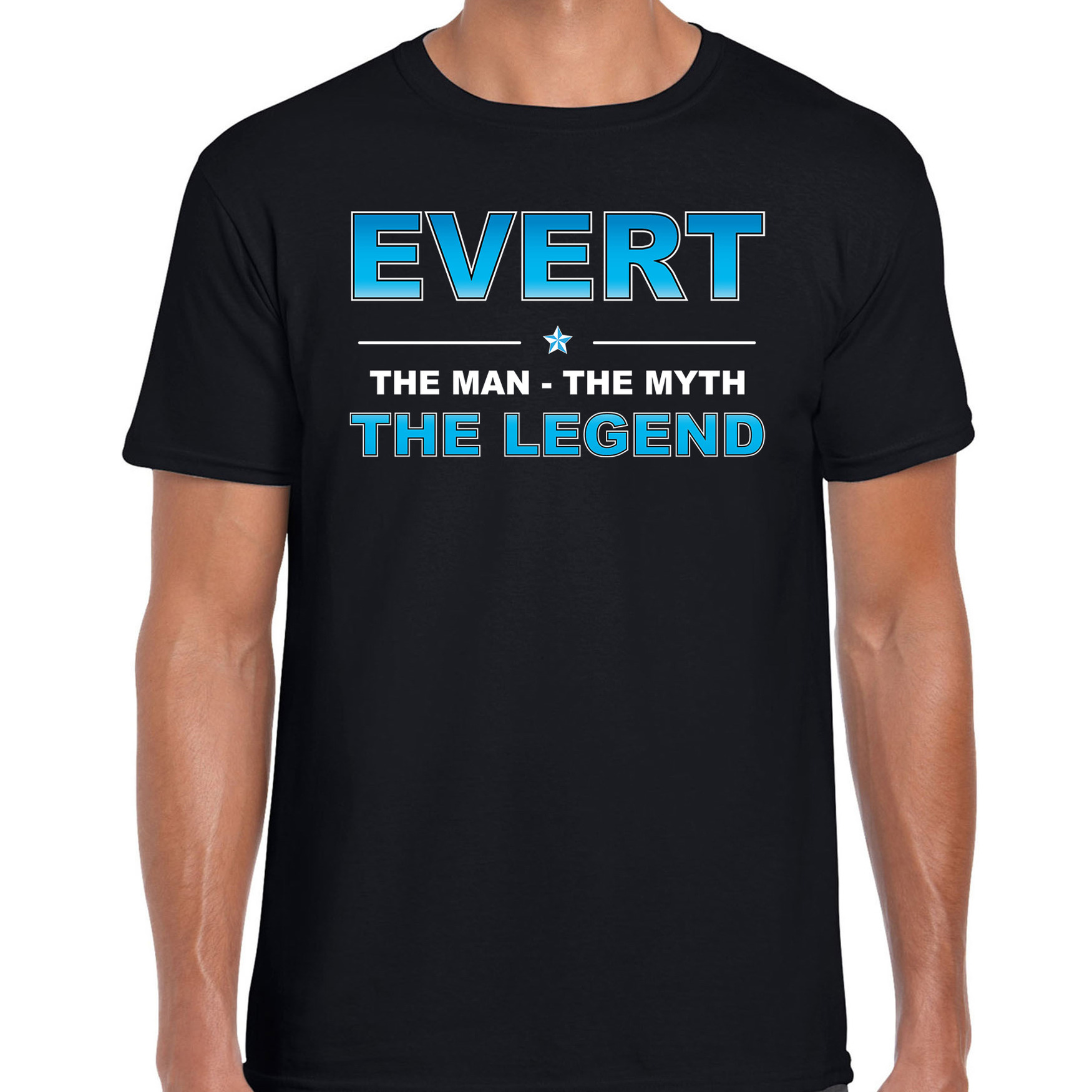Naam cadeau t-shirt Evert - the legend zwart voor heren